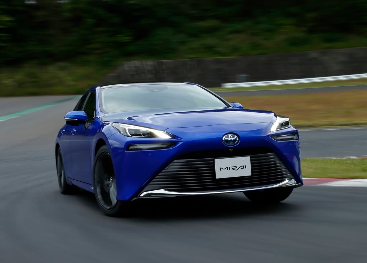 Su motor eléctrico es capaz de generar 179 caballos de fuerza y 221 lb-pie de torque, suficientes para poder acelerar de 0 a 62 mph (100 km/h) en 9.2 segundos y alcanzar una velocidad máxima de 108 mph (174 km/h).