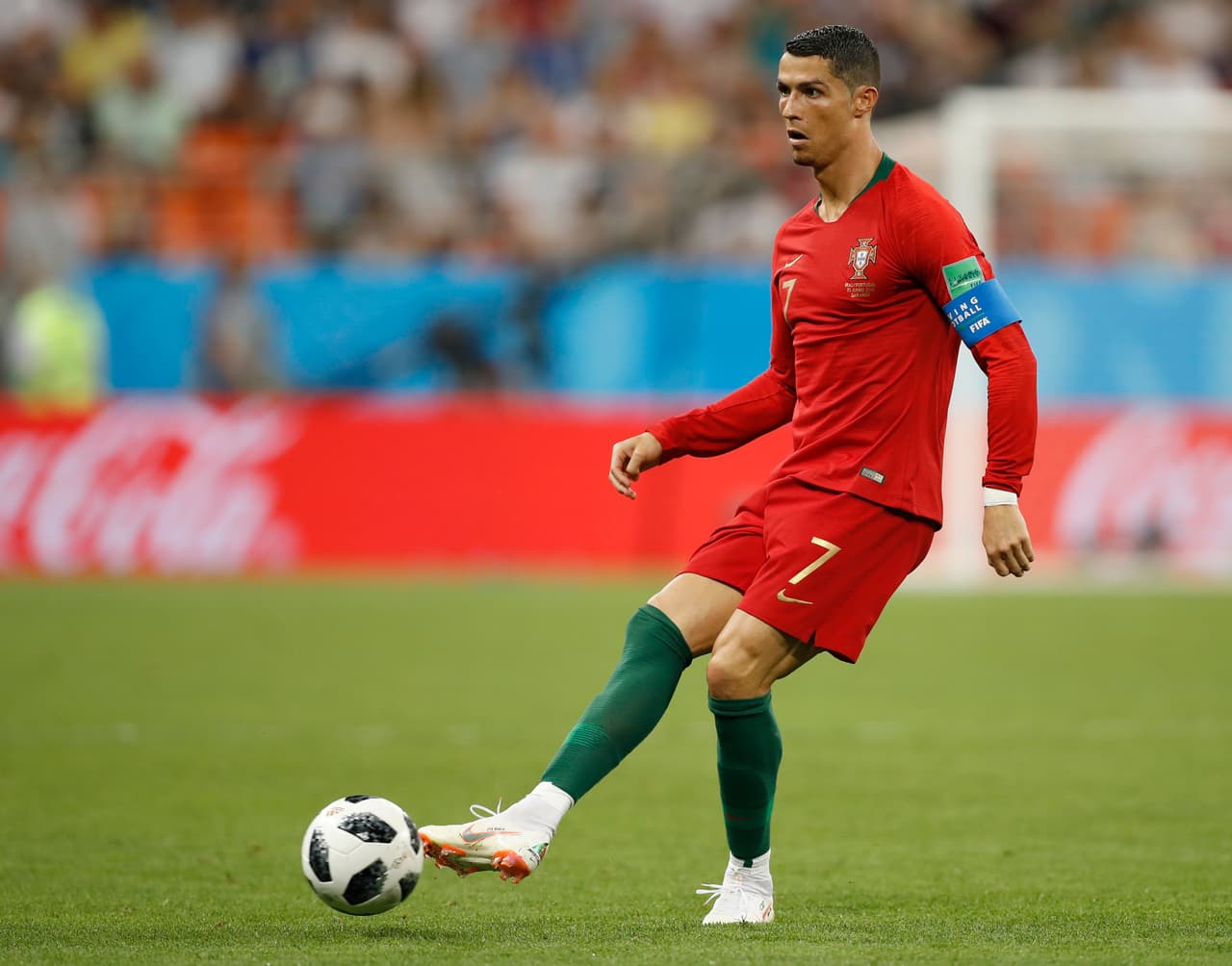 Real Madrid bajó la cláusula de Cristiano Ronaldo de 1.200 millones de euros a 120 millones de euros con el compromiso de que no saldrá ni al PSG ni a ningún equipo de la Liga de España.