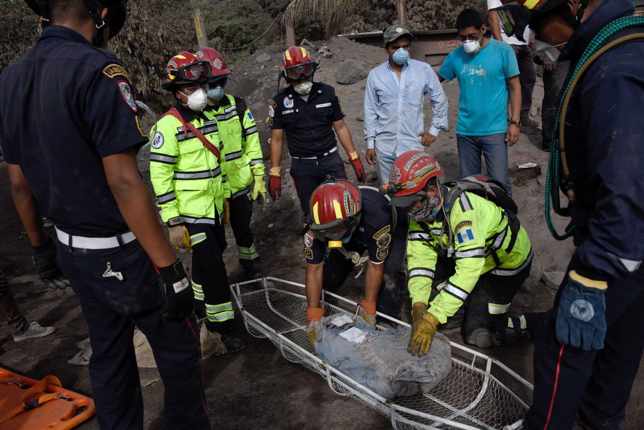 Los amigos habíaan participado en las labores de rescate junto a los cuerpos de socorro desde el domingo cuando ocurrió la tragedia.