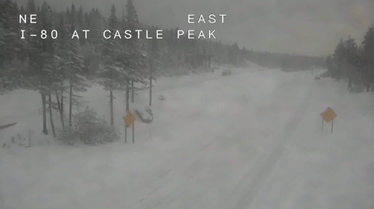 Estas son las condiciones de las autopista I-80 R-2 EB Colfax to Boca, WB Truckee to Colfax, el la región norte d California.