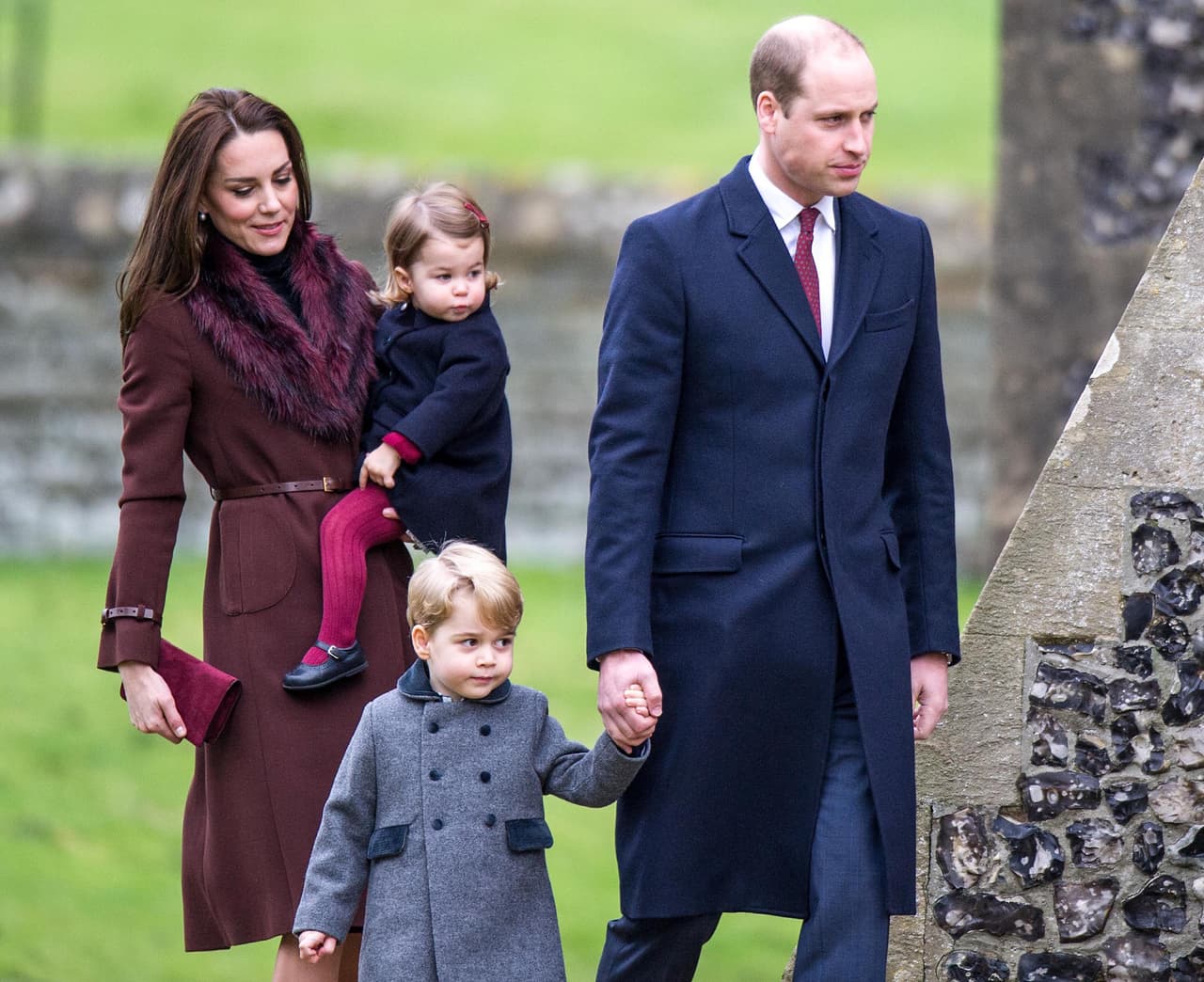 Ahora que anunciaron el próximo nacimiento de su tercer bebé -después de George y Charlotte Diana-, los Duques de Cambridge parecen ser la familia ideal para tomar las riendas de la monarquía inglesa.