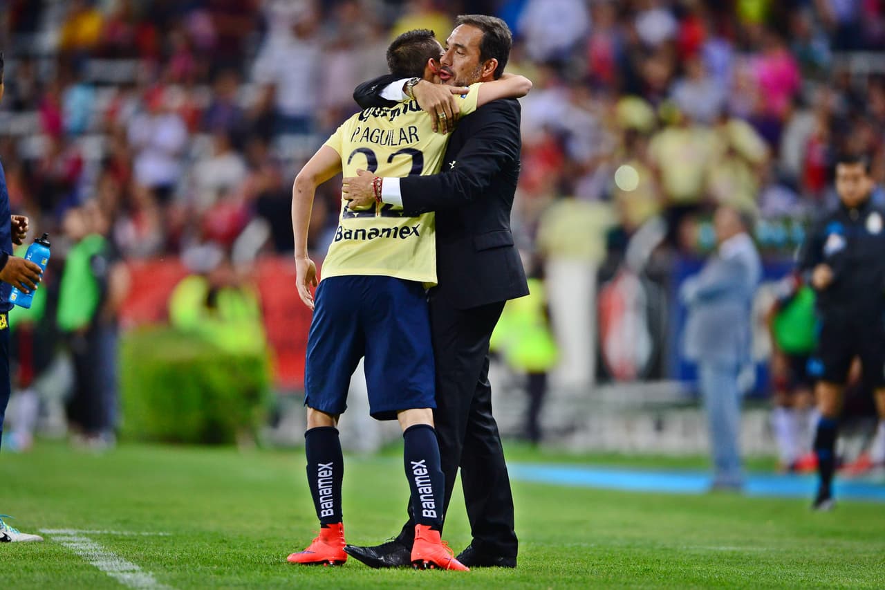 Un entrenador muy apegado a sus jugadores.