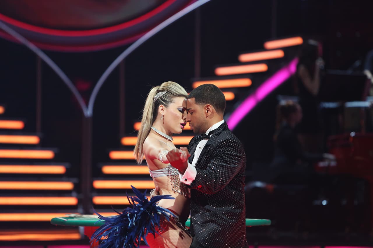 Henry se enfrentó en la tercera gala con la bachata 'Solo por un beso', una de sus especialidades en la pista.