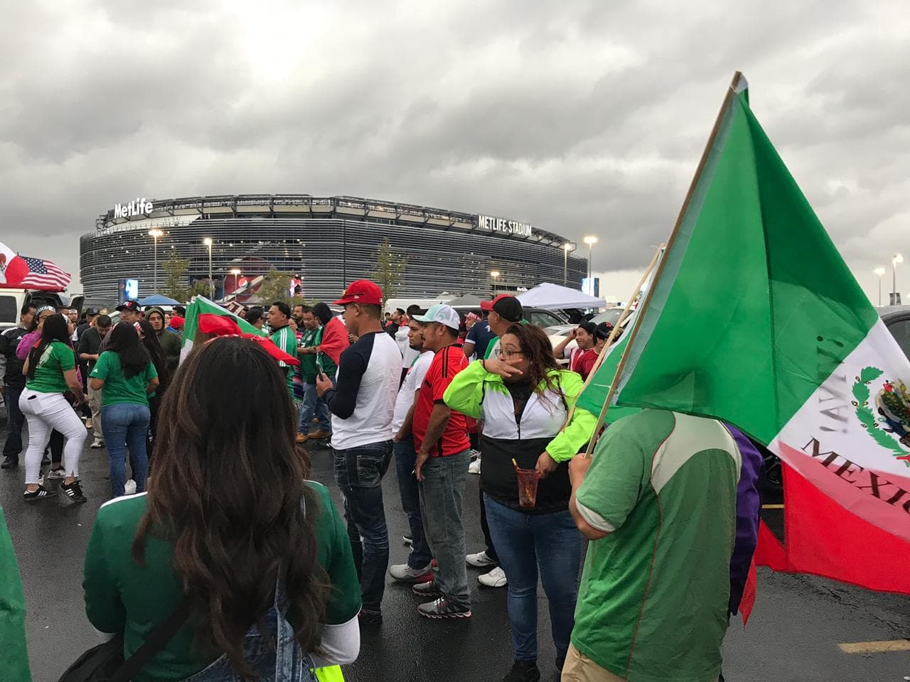 Así se encuentra el ambiente en el MetLife Stadium para el ¡Choque de Gigantes!