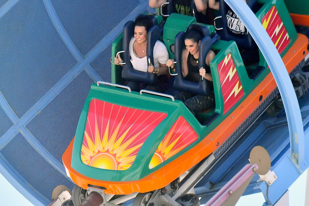 Photo © 2017 Mega/The Grosby Group EXCLUSIVE Los Angeles, CA September 11, 2017 Demi Lovato holds hands with a mystery woman while spending a happy day a Disneyland gets photobombed by Donald Duck. Demi and her new lady walked hand in hand all day Long as they enjoyed a day. they were seen riding the California screaming rollercoaster. Demi looked extremely happy.