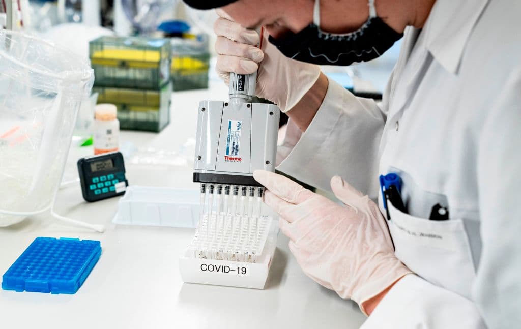 Según estos datos, Illinois reportó seis veces más casos con la variante Gamma de coronavirus que con la variante Delta.