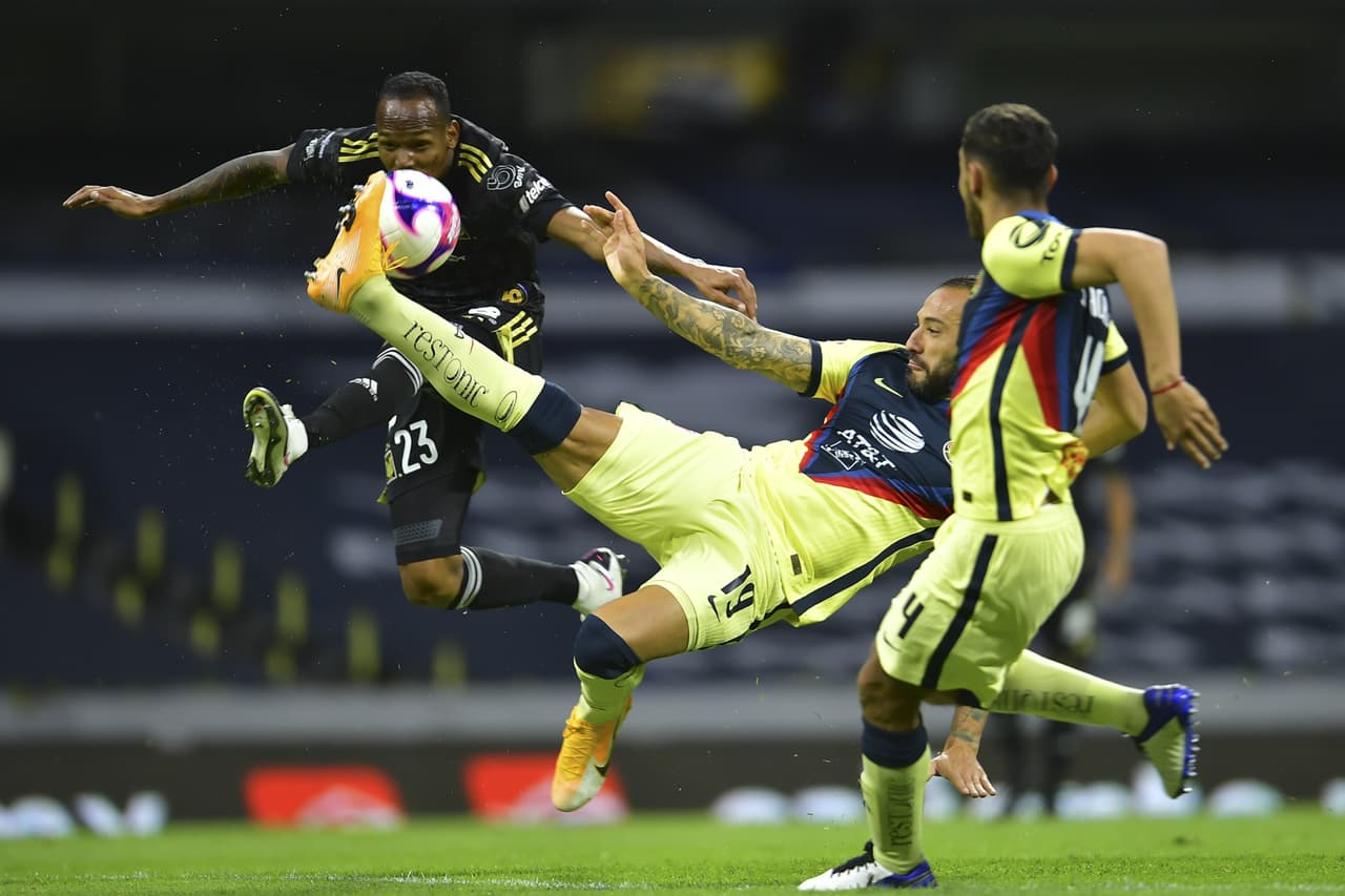 Con dos grandes goles de Sebastián Cordova y un potente cabezazo de Emanuel Aguilera en su regreso de la lesión, América consigue un triunfo clave frente a los Tigres en el Estadio Azteca.