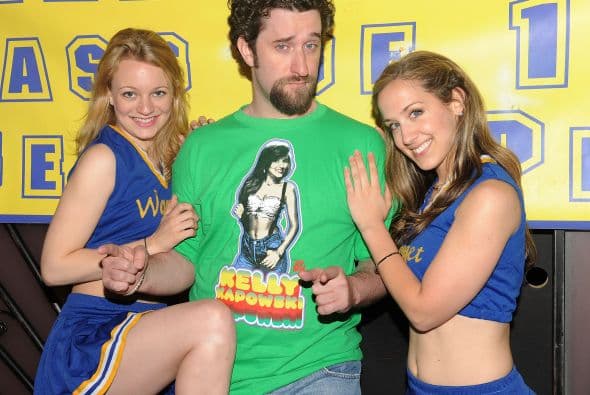 Lo más bajo fue cuando protagonizó un video sexual en donde tenía sexo anal con dos chicas y lo quiso vender bajo el título de "Saved by the smell". Mira aquí más videos de Chismes.