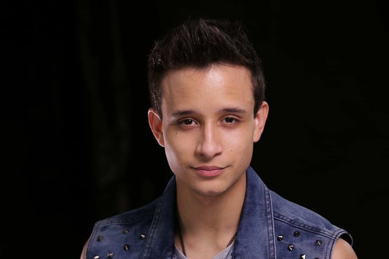 Nickie Jon Pabón, Mauricio Novoa, Erick Brian Colón, José Barrientos y Aaon Bodden interpretaron Adrenalina.