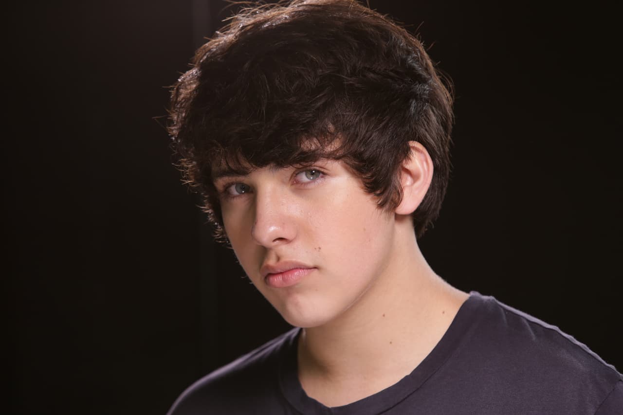 Ezequiel Cárdenas, José Tuñón, Kevin González, Jason Medina y Sebastián Cabrera interpretaron Jealous.