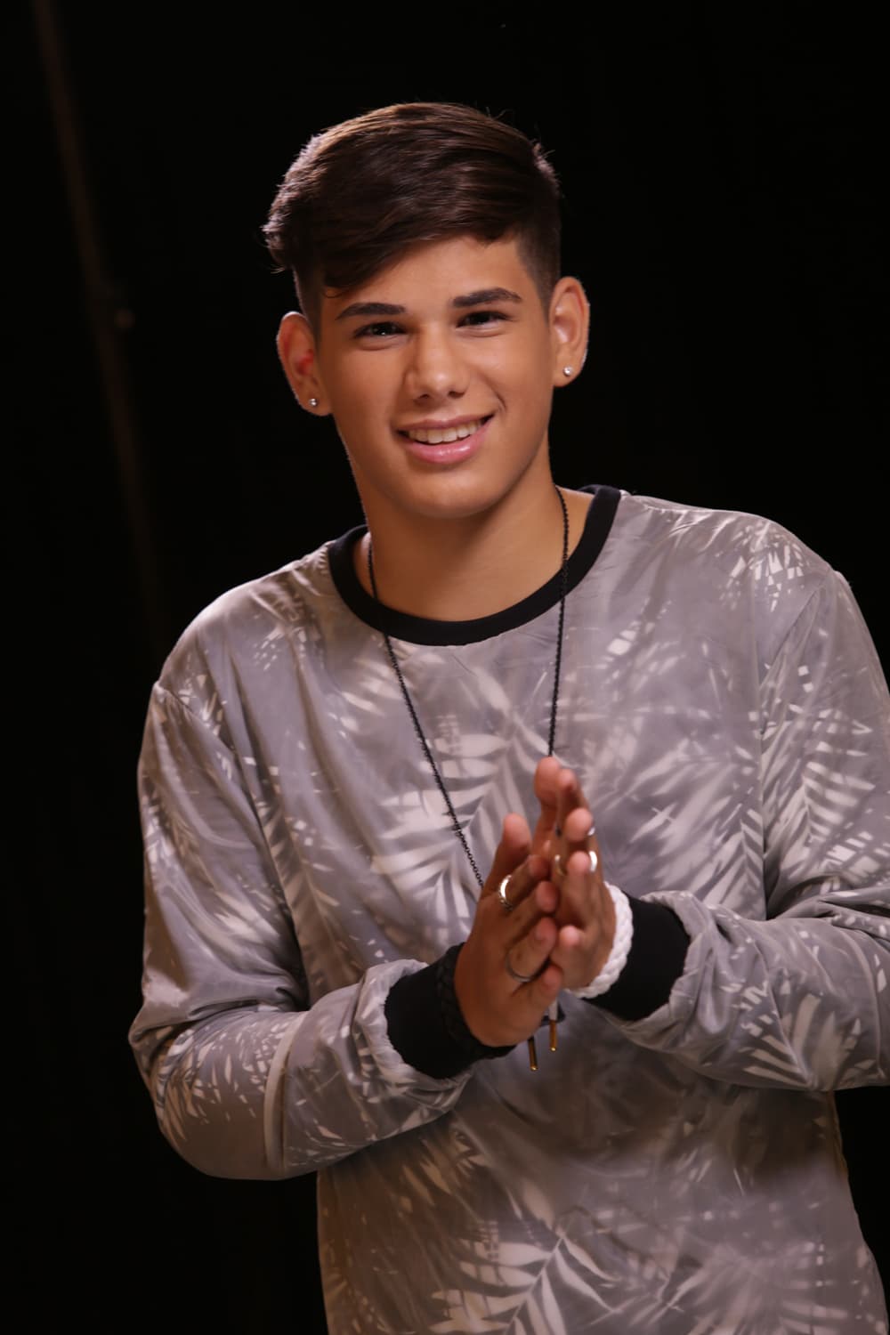 Próspero Pérez, Joel Pimentel, José Antonio Monroig, Jaime Cruz y Micke Moreno interpretaron Stuck on a feeling.