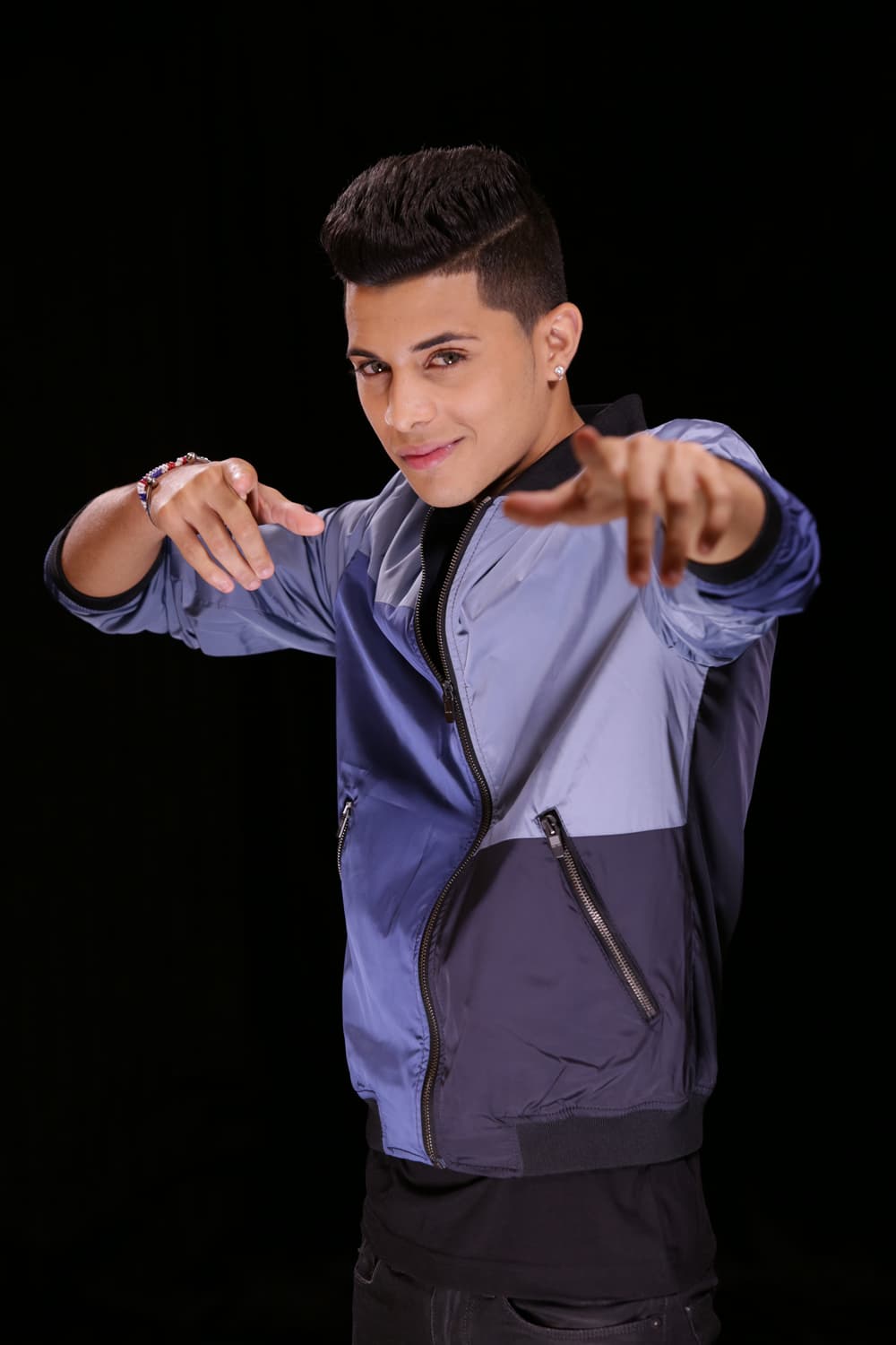 Nickie Jon Pabón, Mauricio Novoa, Erick Brian Colón, José Barrientos y Aaon Bodden interpretaron Adrenalina.