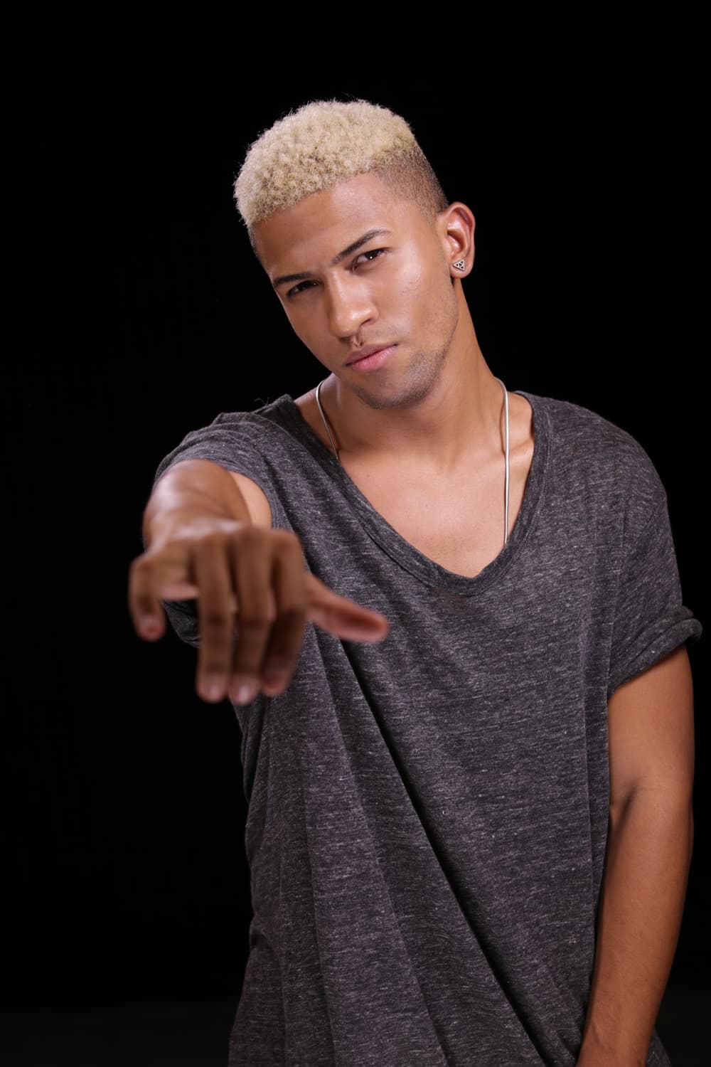 Johann Vera, Richard Camacho, Matthews Charlotten, Elison Joel Morbán y Joseph Picorelli interpretaron Just a dream.