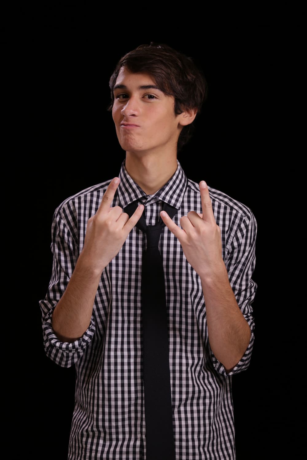 Ezequiel Cárdenas, José Tuñón, Kevin González, Jason Medina y Sebastián Cabrera interpretaron Jealous.