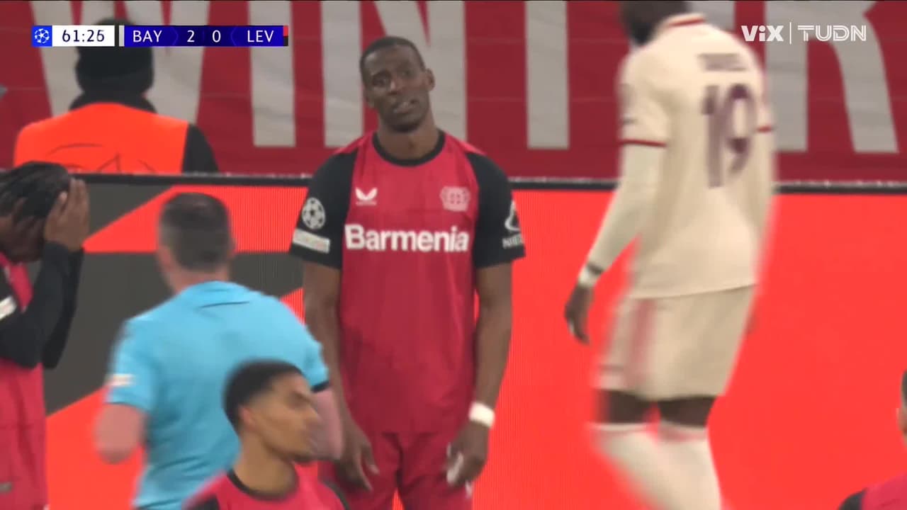 ¡Planchazo y roja! Leverkusen se queda con uno menos ante el Bayern