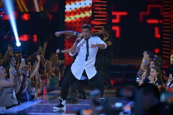 El boricua sacó sus mejores pasos de baile.