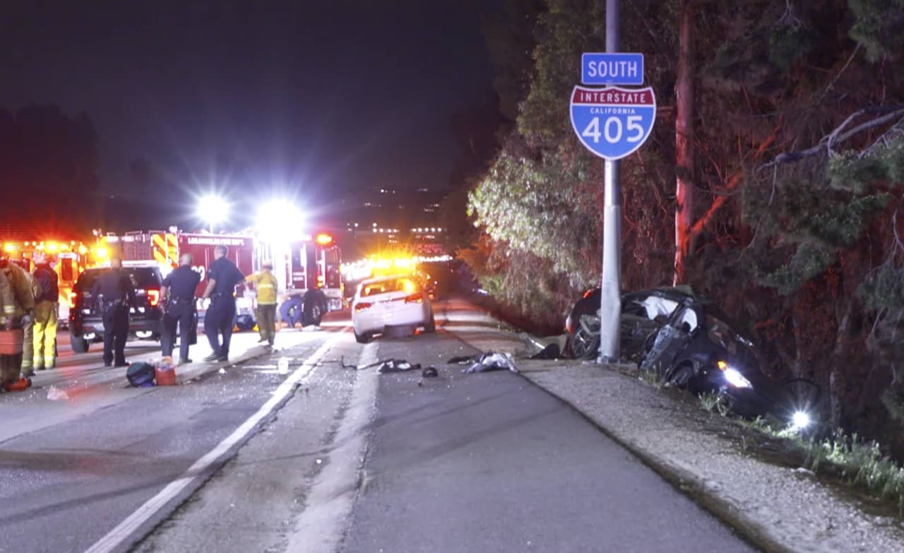 Tres menores heridos tras choque durante persecución en autopista 405