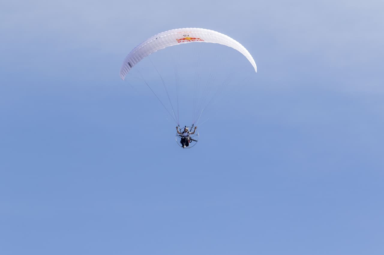 Checo Pérez corrió en Guadalajara con Red Bull por primera vez