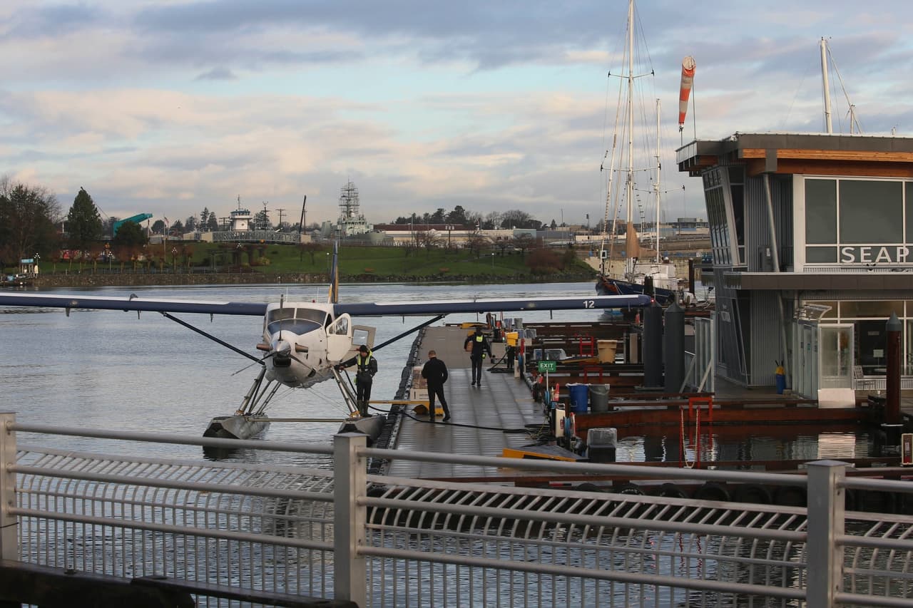 También se muestra la terminal de hidroaviones donde Meghan Markle fue fotografiada abordando un vuelo a Vancouver.