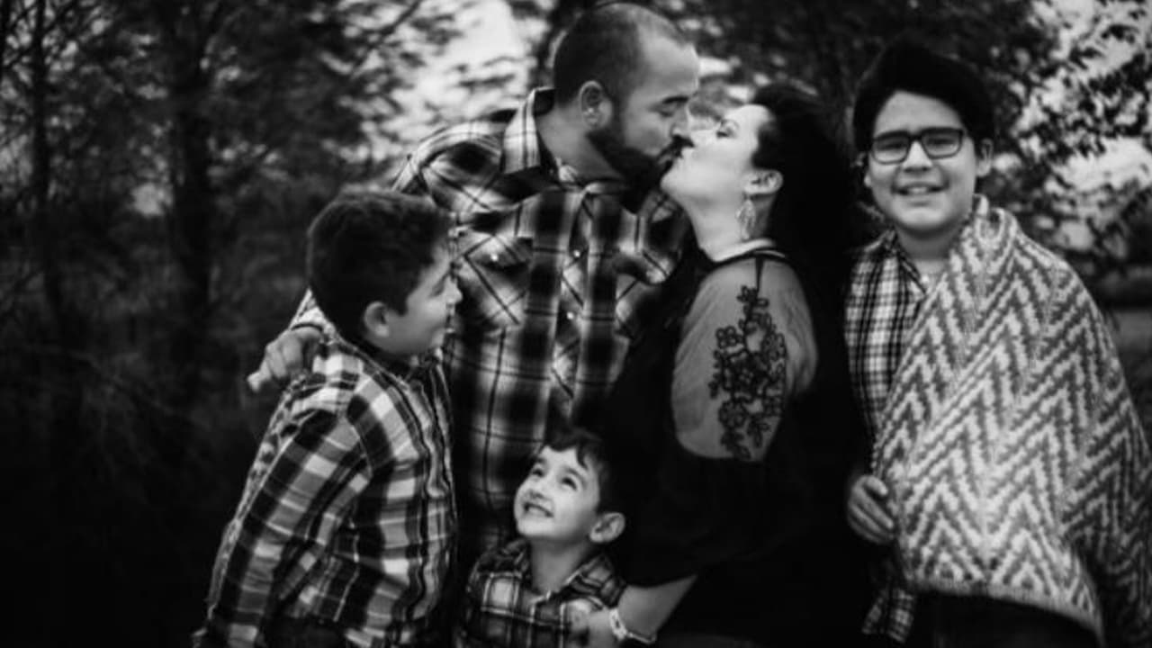 Ángela Morel Graham indicó que su esposo Josh murió como un héroe, al lanzarse al agua cuando vio el peligro al que se enfrentaban sus dos hijos.