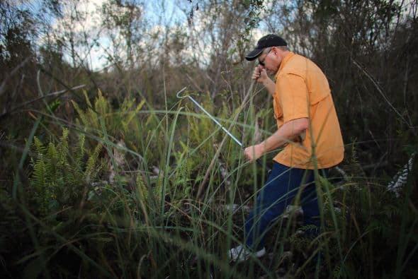 Entre estos últimos se encuentra un padre de familia que prefirió no dar su nombre y que ha viajado con sus dos hijos adolescentes desde Carolina del Sur con la idea de "enseñarles que hay muchas más cosas que se pueden hacer los fines de semana; que uno se lo puede pasar bien, al aire libre, y colaborar al mismo tiempo con una buena causa".