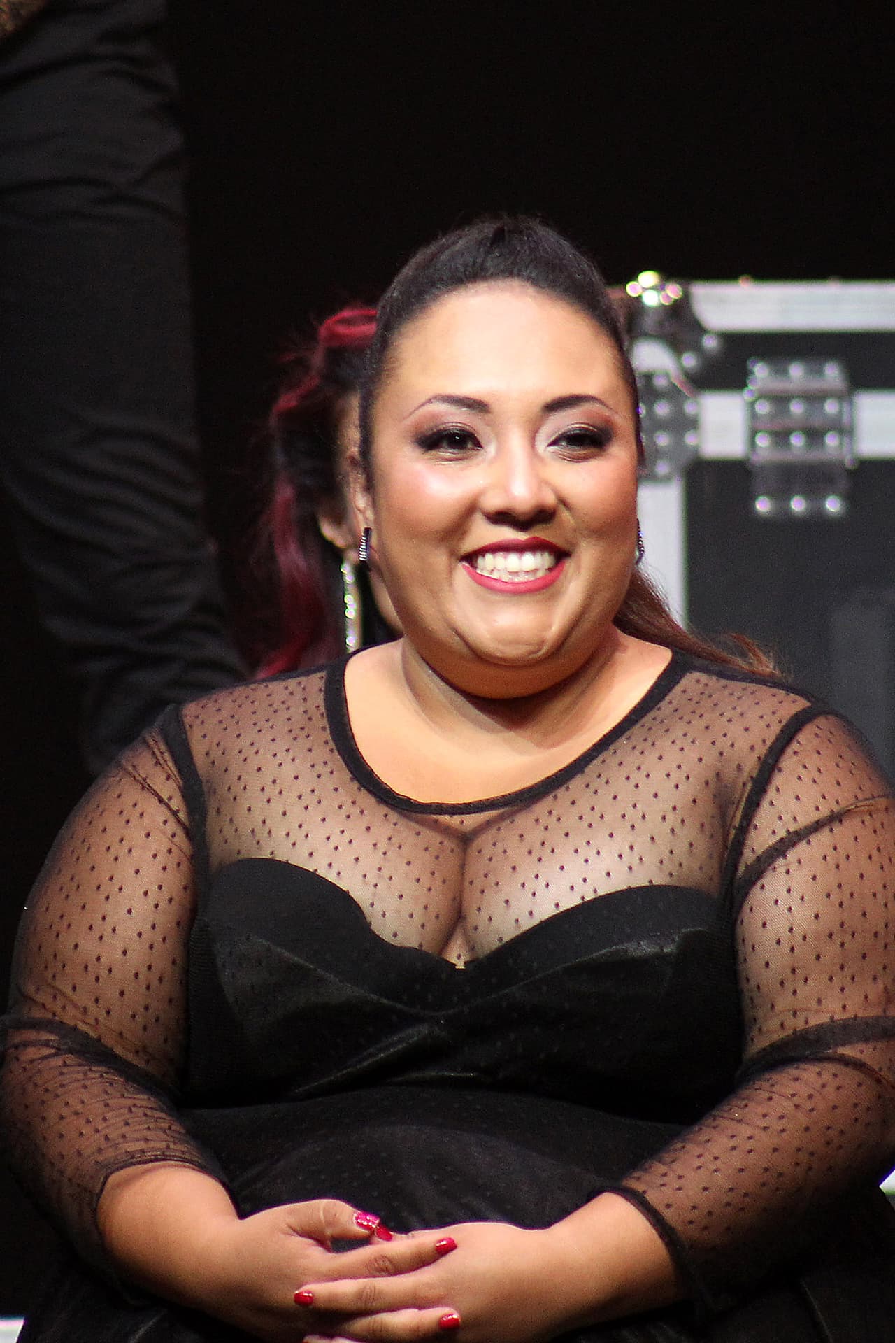 "Tenemos que replantearnos muchas situaciones y compartir los trabajos alternativos que todo mundo tiene, porque 
<b>yo ya hasta vendo donas</b>". 
<br>