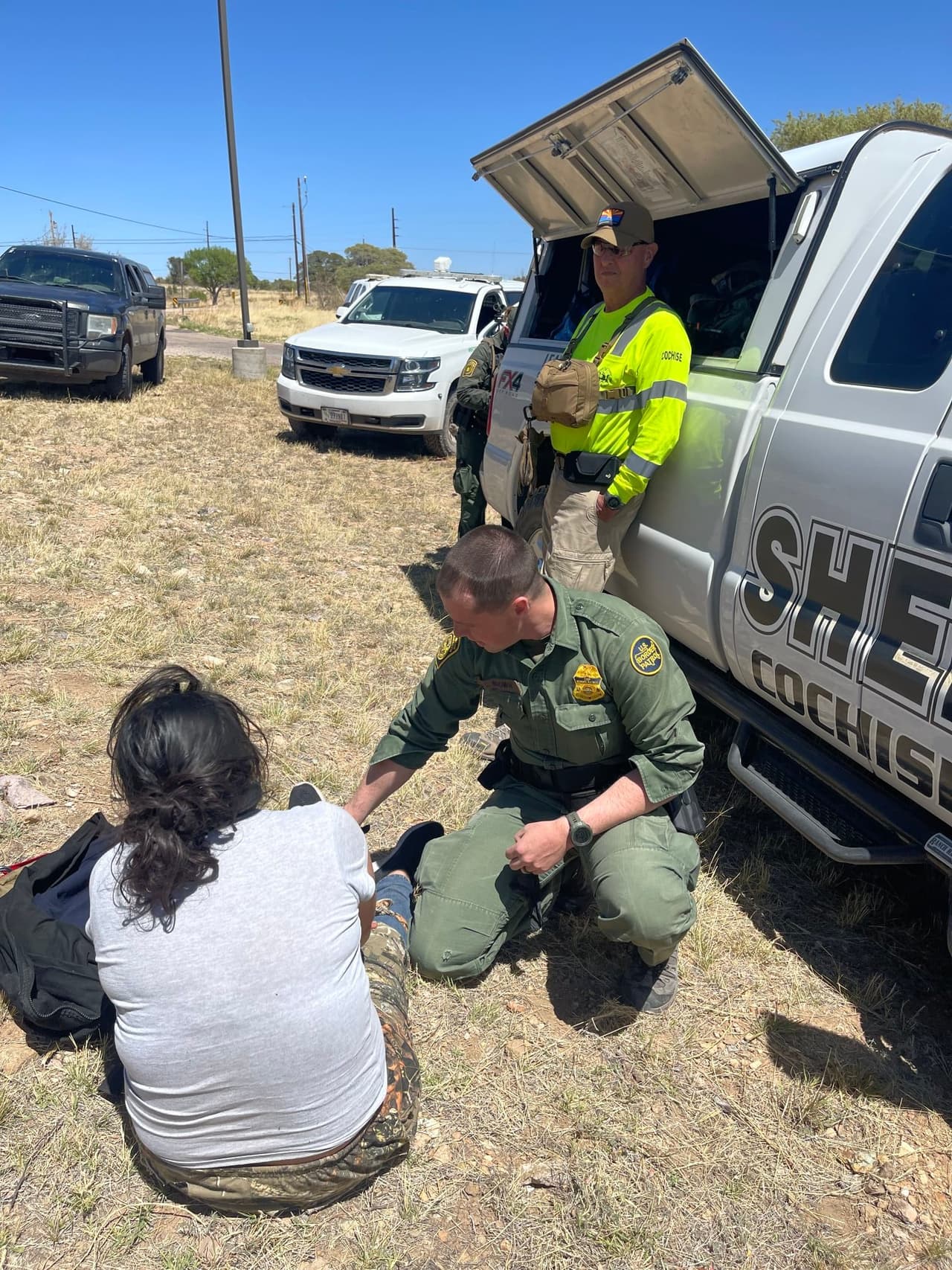 Aproximadamente a las 9:30 am del jueves, el equipo de rescate del Departamento de Seguridad Pública contacto al sheriff del condado Cochise para solicitar asistencia con una inmigrante indocumentada en el área de Miller.
