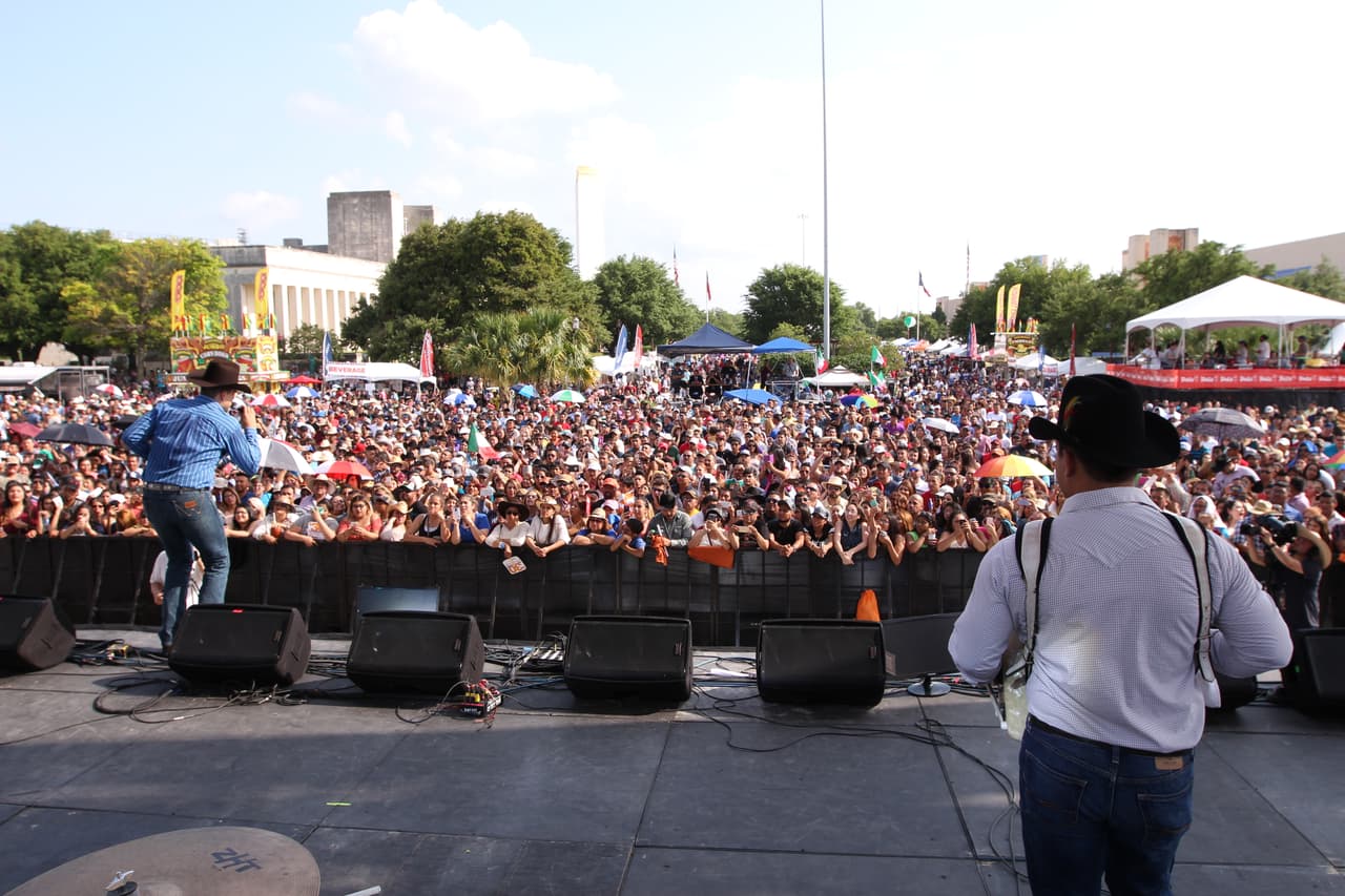 Tremenda fiesta mexicana con los colores, sabores y olores de nuestra tierra.