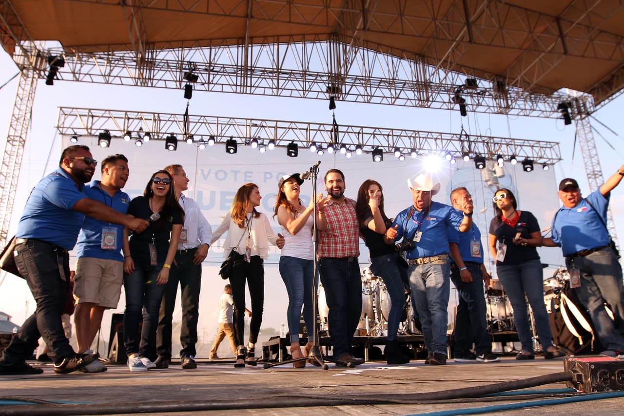 Tremenda fiesta mexicana con los colores, sabores y olores de nuestra tierra.