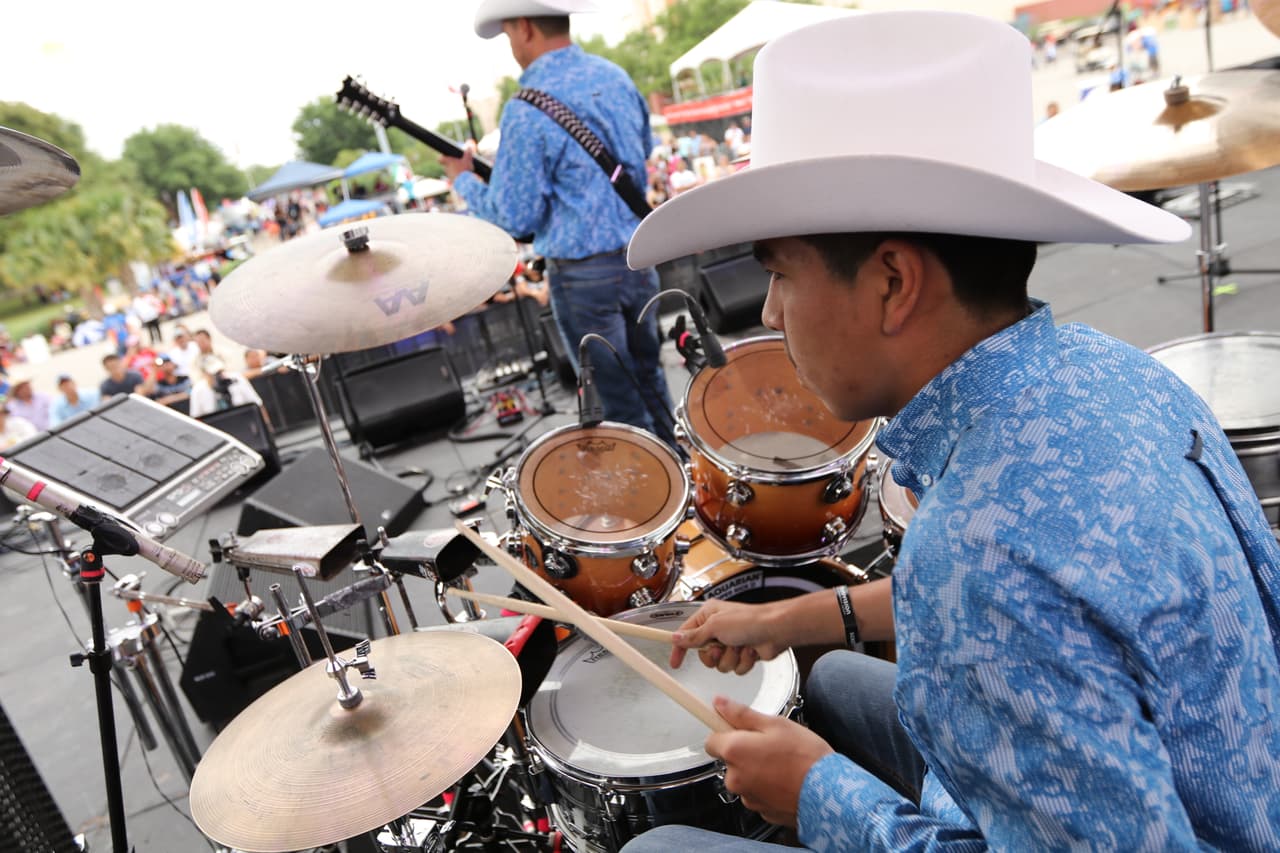 Tremenda fiesta mexicana con los colores, sabores y olores de nuestra tierra.
