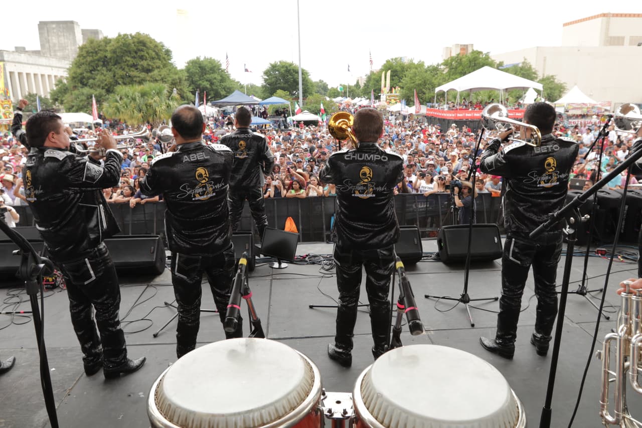 Tremenda fiesta mexicana con los colores, sabores y olores de nuestra tierra.