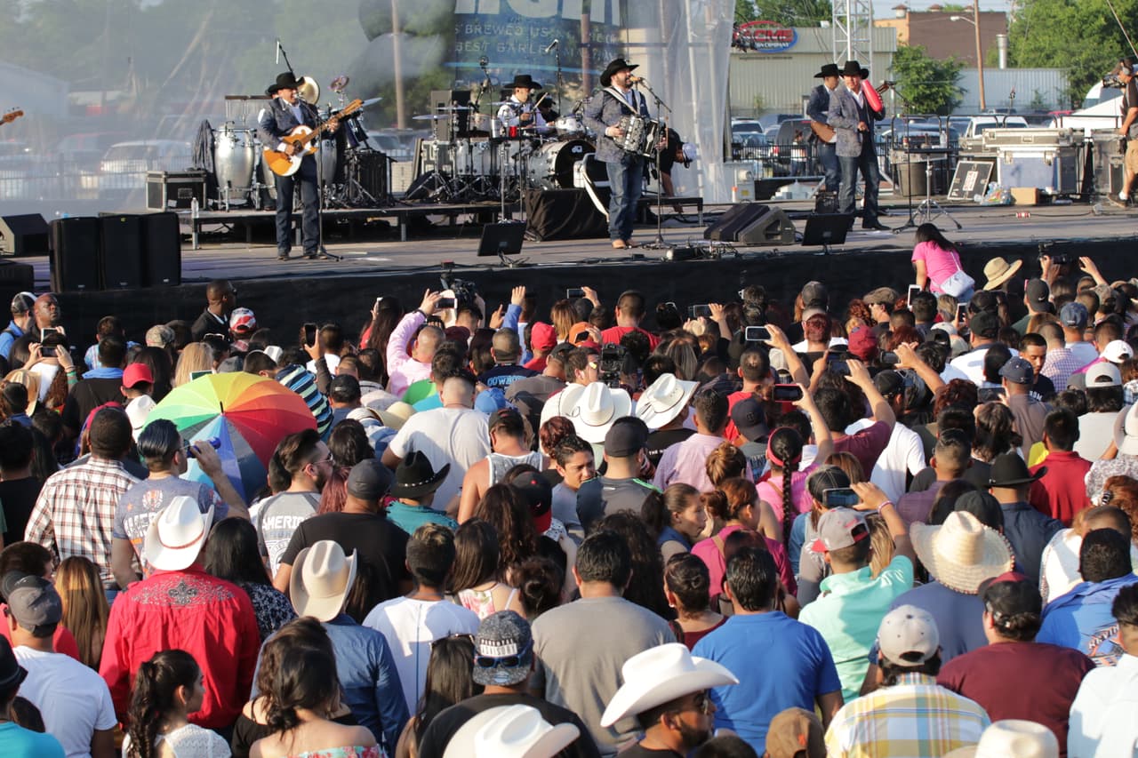 Tremenda fiesta mexicana con los colores, sabores y olores de nuestra tierra.