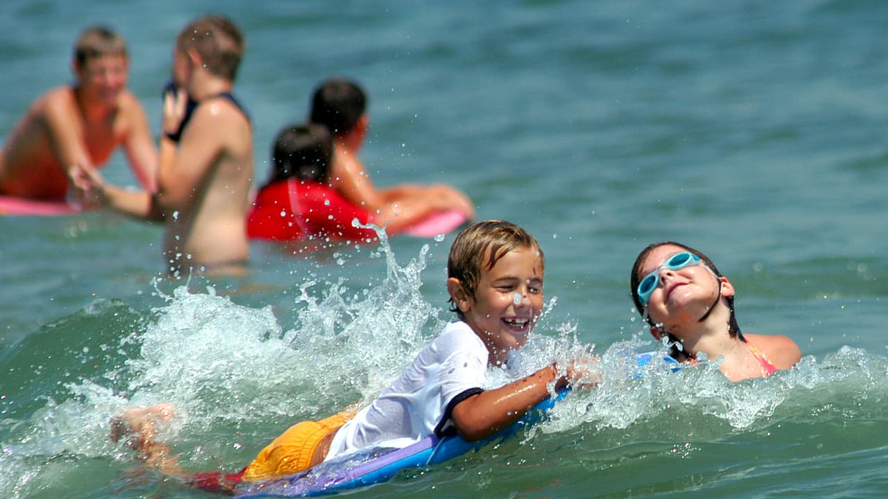 Sigue estas recomendaciones para evitar ahogamientos de niños durante el verano