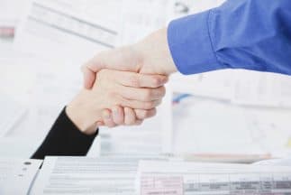 <h3 class="cms-H3-H3">¿Cómo verificar al preparador de impuestos antes de solicitar sus servicios?</h3>
<br>
<br>En primer lugar, es necesario verificar que el preparador es una persona cualificada. Busca en el este 
<a href="https://www.irs.gov/es/newsroom/beware-of-ghost-preparers-who-dont-sign-tax-returns" target="_blank">enlace</a> la lista de IRS con los preparadores de declaraciones de impuestos federales con credenciales y calificaciones seleccionadas.