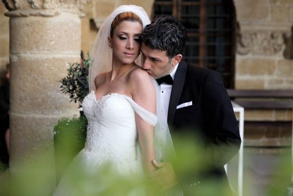 Algunas parejas han decidido cambiar la rutinaria sesión de fotos de su boda por escenarios más divertidos y originales.