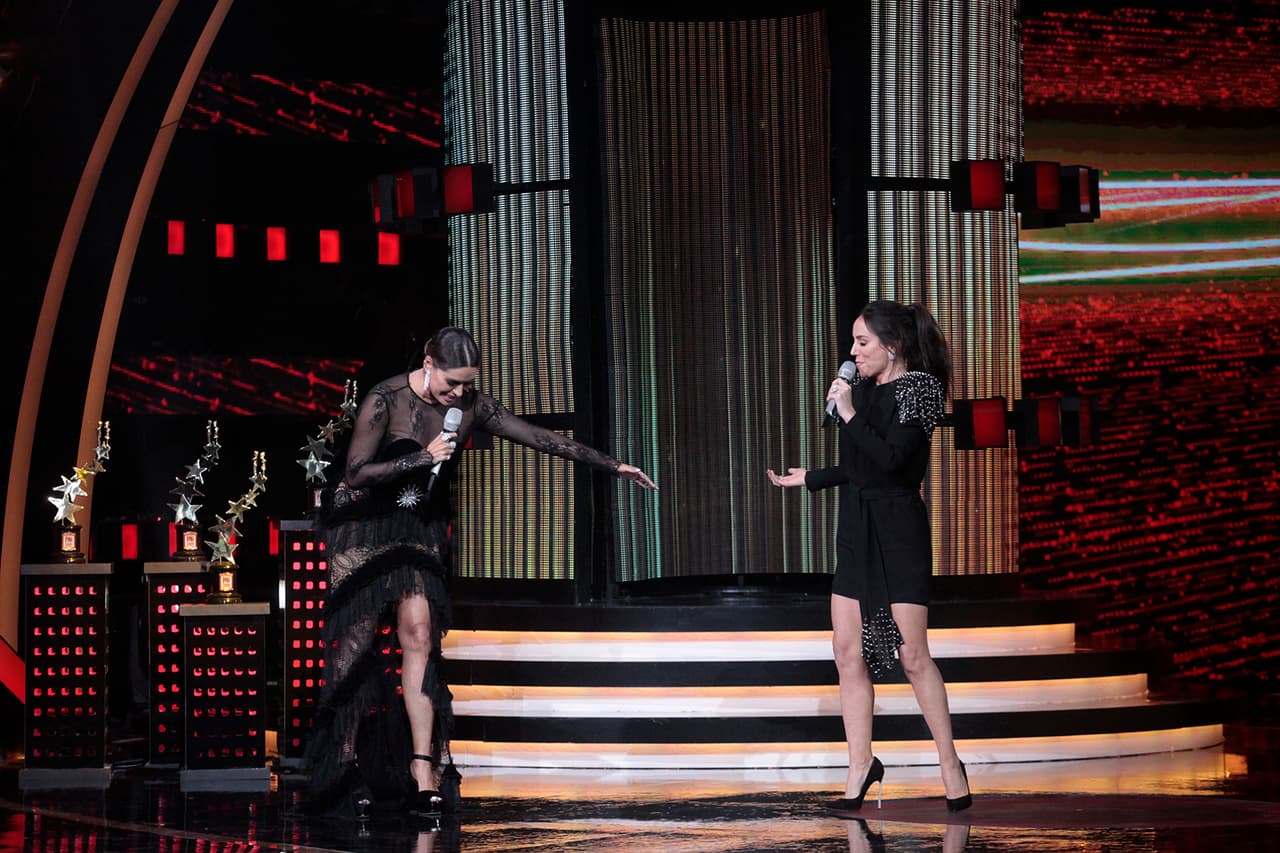 Fue durante la gala final de Pequeños Gigantes que Galilea Montijo llamó al escenario a su comadre, Inés Gómez Mont.