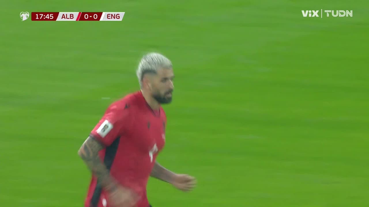¡Cerca Albania de sorprender! Hysaj buscó el ángulo y por poco cae el gol