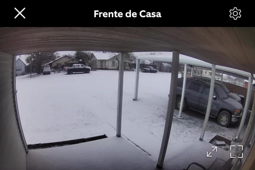 Más al norte de nuestra zona de cobertura, en Goldthwaite, un manto blanco cubrió completamente los jardines y techos de viviendas del área.