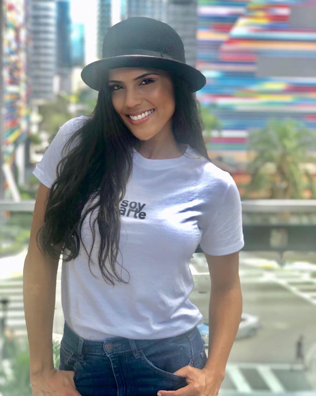 Francisca Lachapel decreta cada uno de sus pensamientos hasta en la ropa que usa. Hace una semana, recibió más de 30 mil ‘me encanta’ en Instagram cuando publicó esta fotografía en la que viste una playera con la frase ‘Soy arte’.