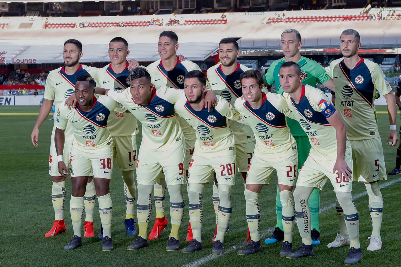 Con variantes en la alineación titular, así se presentó la escuadra local.