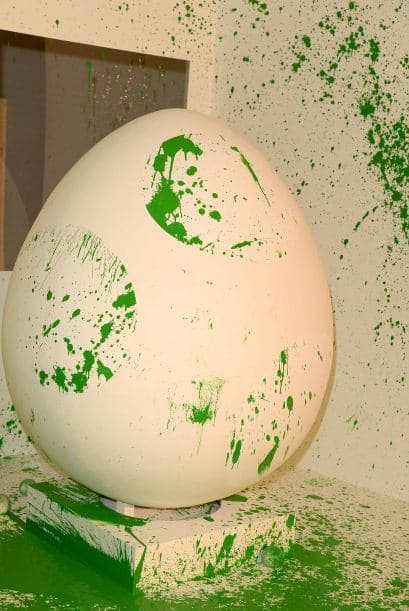 El divertido Yoshi ofreció una fiesta súper divertida que llenó de color el día mientra decoraban el gigantesco huevo ícono del nuevo juego del personaje. ¡Así bautizaron el videojuego!