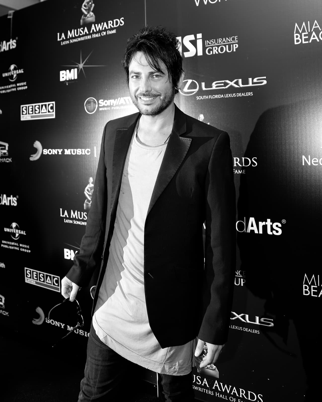 Beto Cuevas conquistó a chicos y grandes con su aparición. El galardón 'Conquistador' fue suyo.