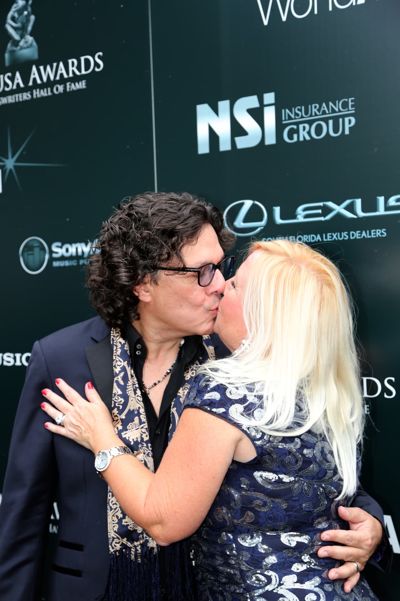 Rudy Pérez y su esposa no se quedaron atrás.