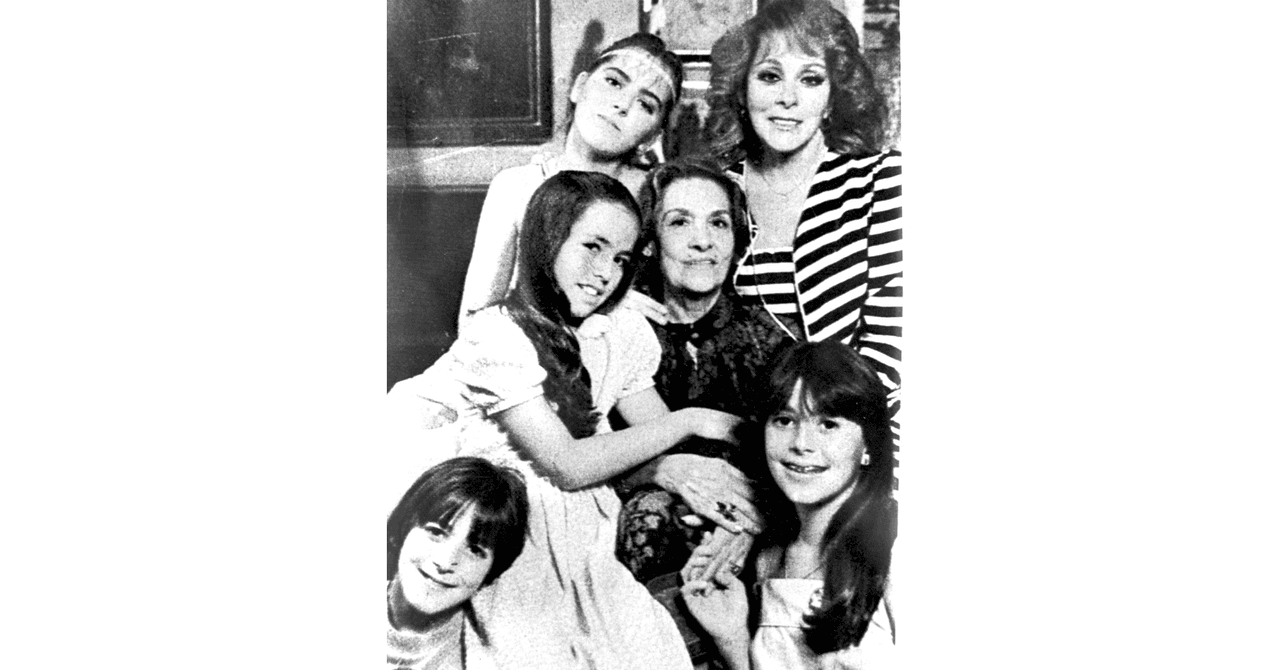 Silvia Pinal e hijos