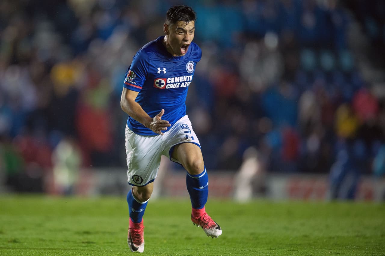 El fuerte de Felipe no es su corpulencia, pero cuenta con una potencia y velocidad envidiables. Es comparado con Eduardo Vargas en su más alto nivel futbolístico.