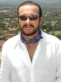 Durante la pandemia, el actor de 'María Mercedes' ha estado muy activo en sus redes sociales con el show 'La Bohemia' en el que trata de dar su mejor versión musical como Arturo".