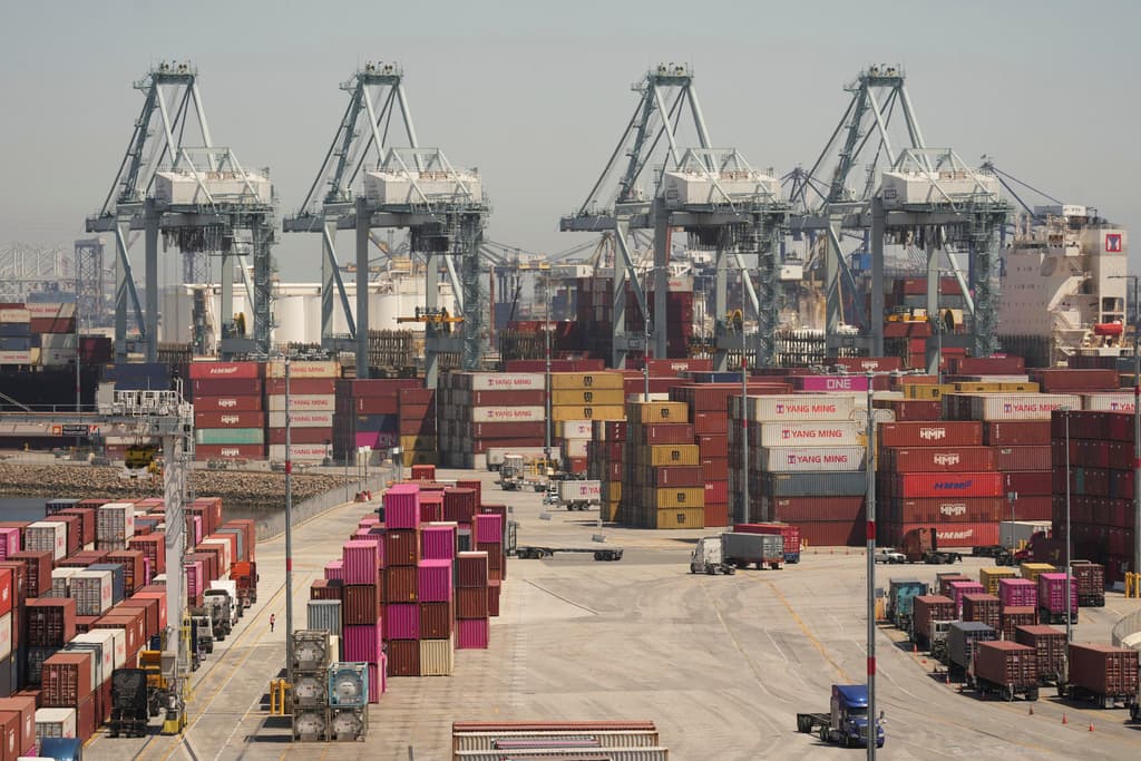 Trump da marcha atrás a casi todos sus aranceles 'recíprocos', pero eleva los de China a 125%