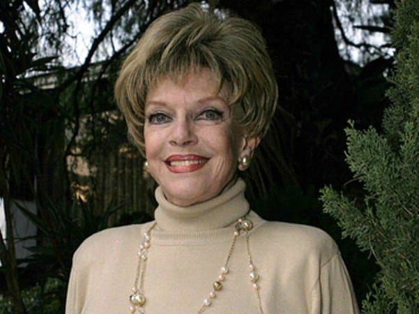 En televisión sus personajes de las telenovelas 'Lágrimas de amor', 'El pecado de Oyuki', 'Mi Pequeña Traviesa', 'La Intrusa' y 'Destilando Amor' le hicieron merecedora del gran cariño del público.