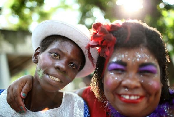 Estas comparsas desfilan gratuitamente encabezadas por una orquesta.