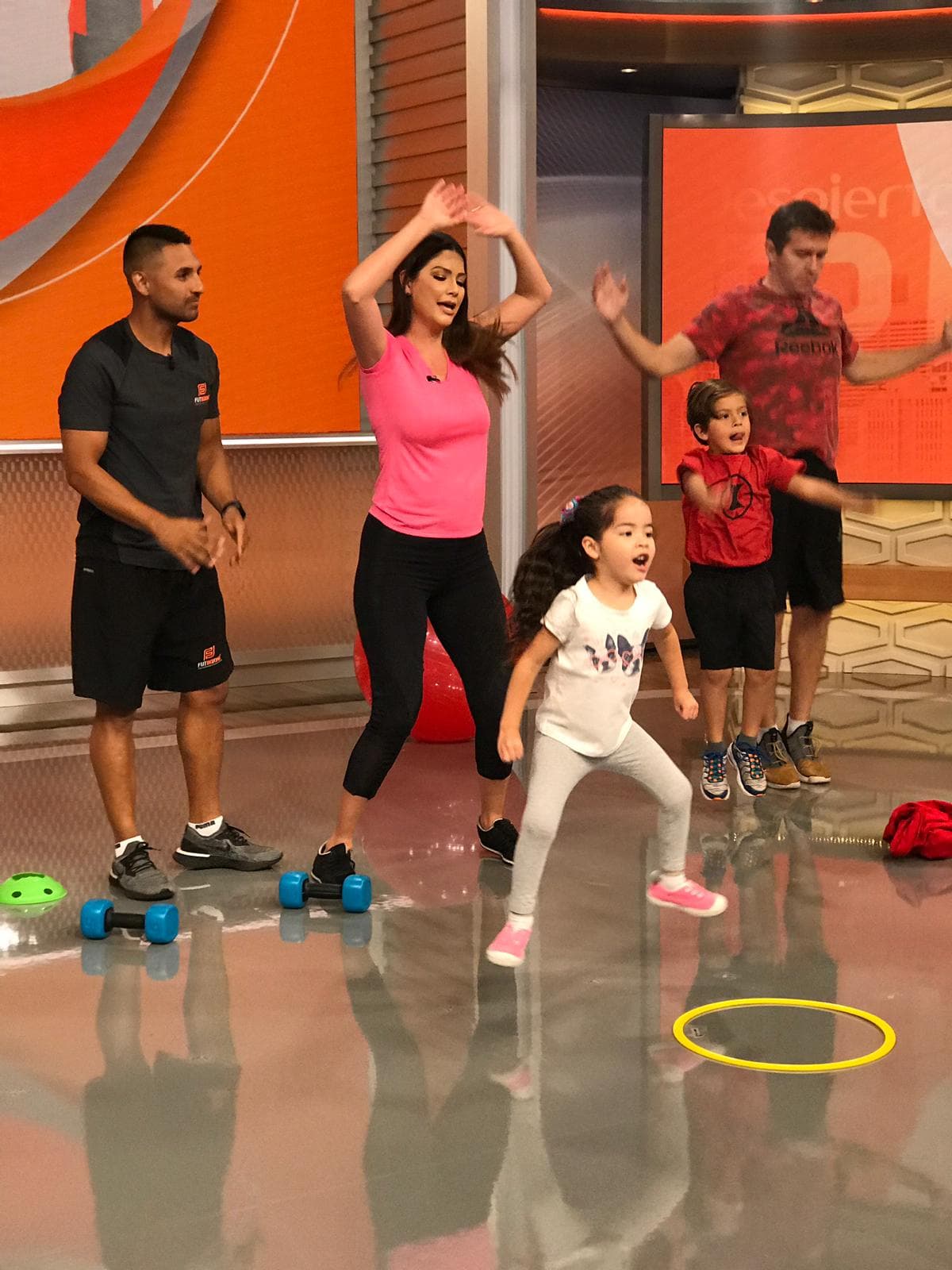 "Los niños no se cansan", dijo el entrenador César Murillo al ver a Giulietta con una energía impresionante realizando las series de ejercicio que se le indicaban.